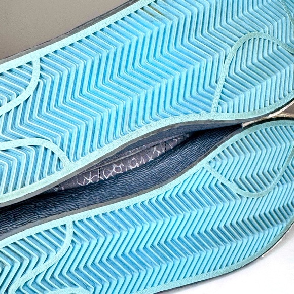 NIKE Women’s Blazer High Top Grey and Metallic 2008 - Picture 6 of 13